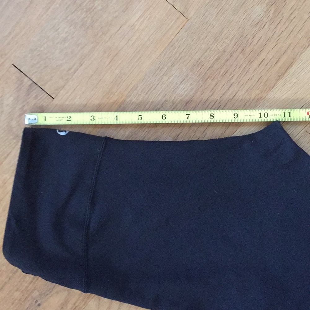 Lululemon Wunder under black capris - Picture 7 of 8